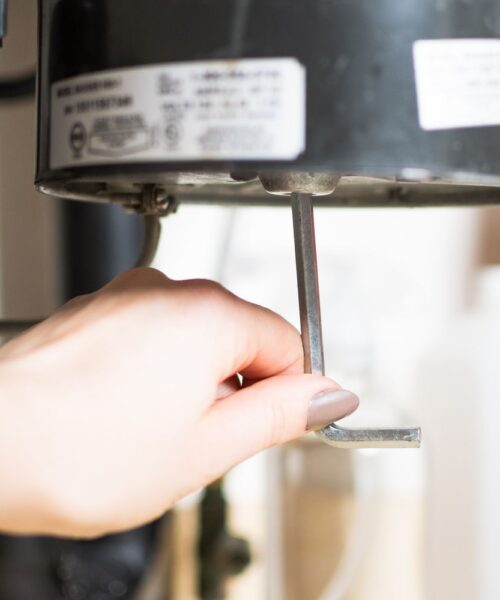 unjamming-a-garbage-disposal-unit-271887-06-2006d5a124144bee883e89a1ed9543d8